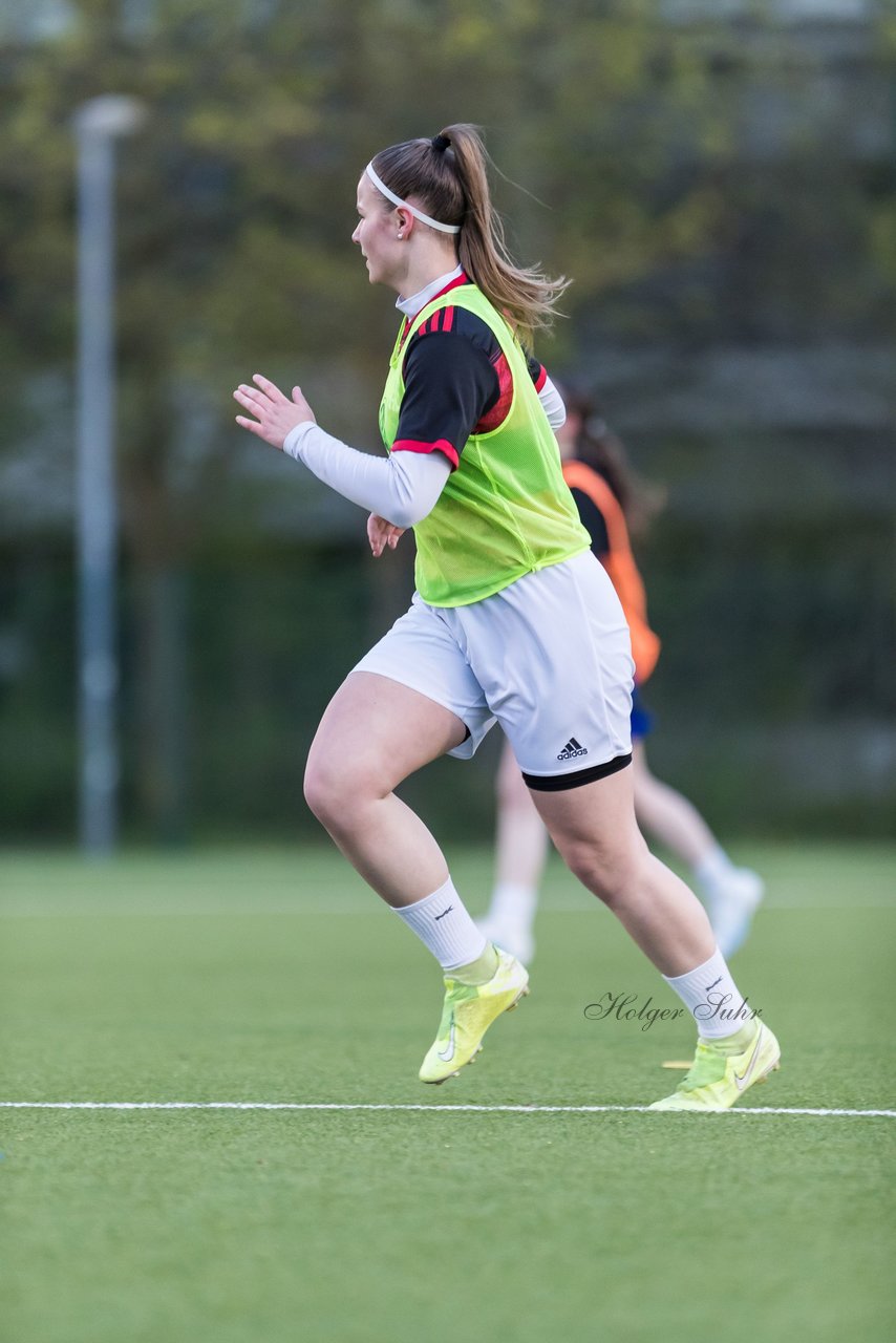 Bild 377 - Co-Trainerin der Frauen Nationalmannschaft Britta Carlson in Wahlstedt